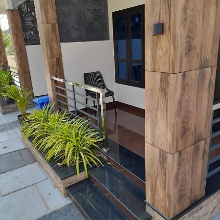 Milestone Inn Sultan Bathery Bagian luar foto