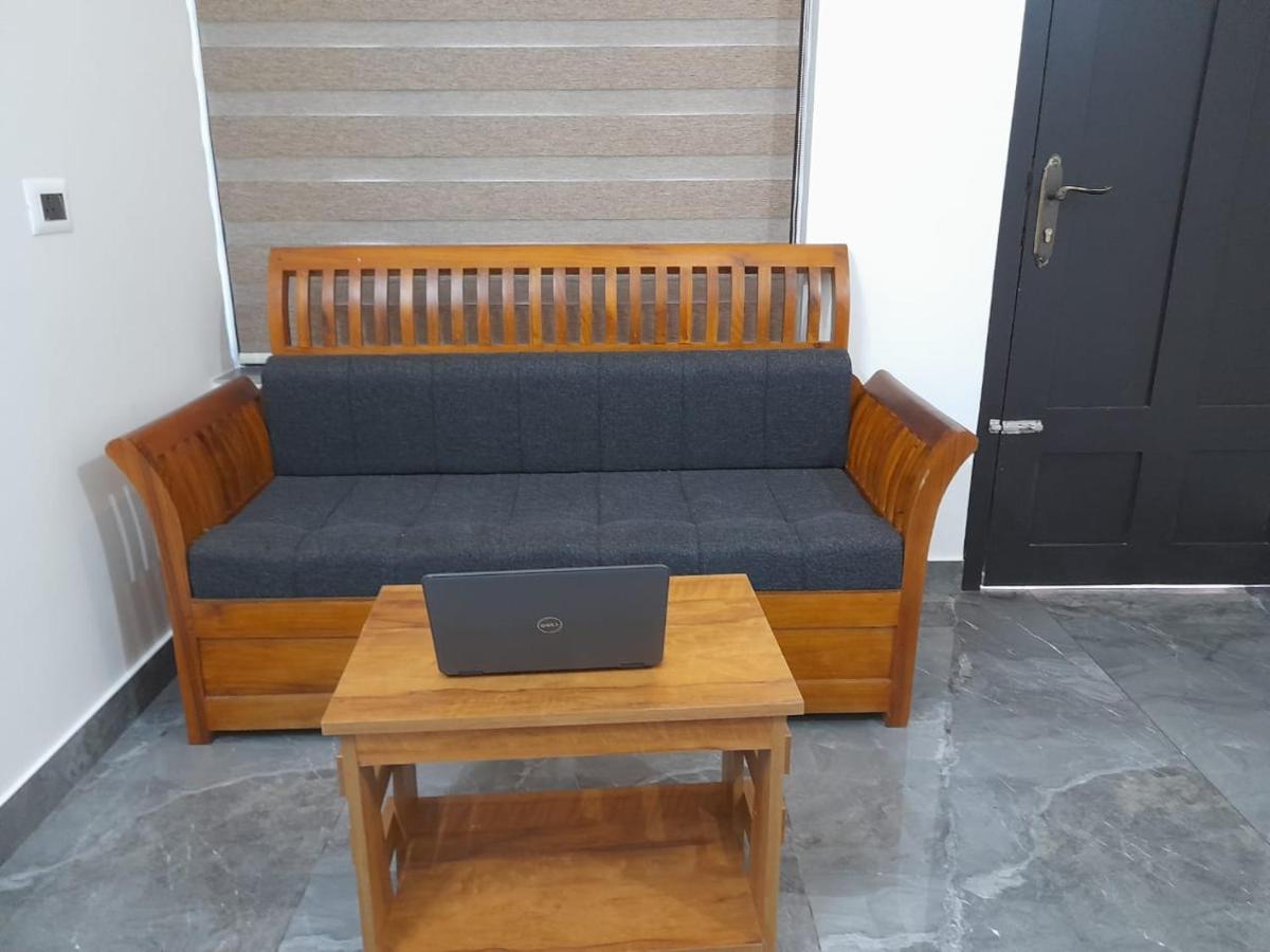 Milestone Inn Sultan Bathery Bagian luar foto