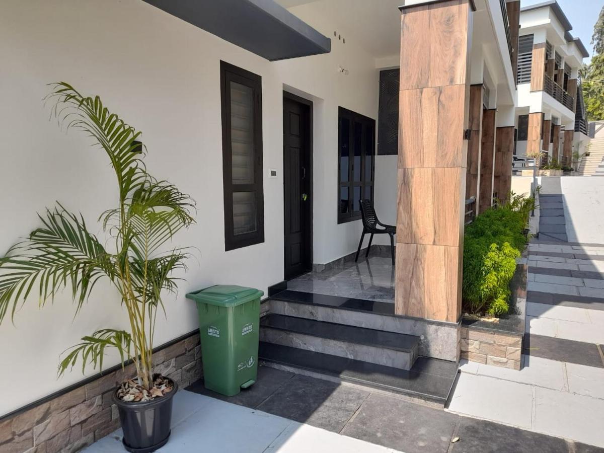 Milestone Inn Sultan Bathery Bagian luar foto